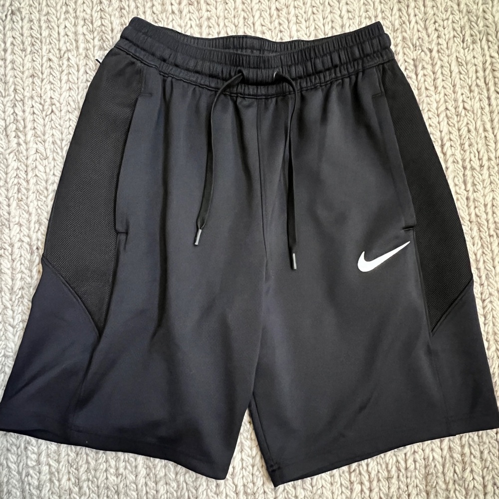 Men’s Medium Black Nike Dri-fit Shorts